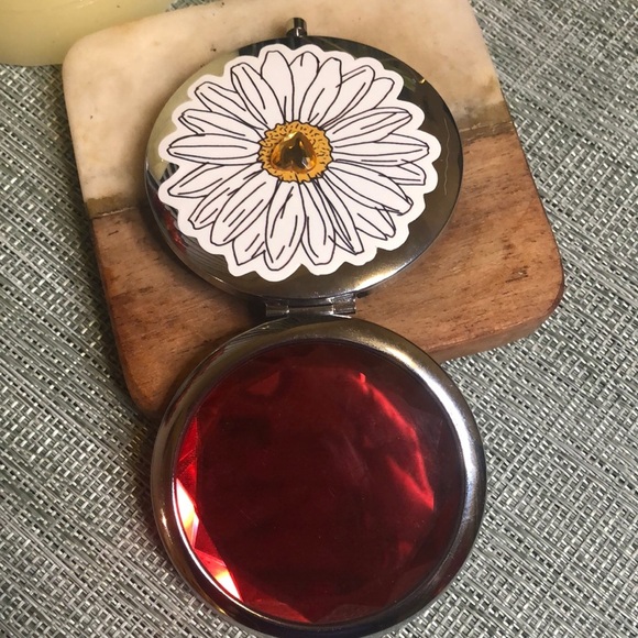 #21sun 🌻Compact Mirror Red Rhinestone and Daisy Compact Makeup Mirror💄🌻 - Picture 4 of 15